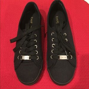 Bebe Women’s size 7 1/2 med black shoes.
